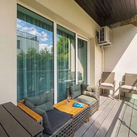 Apartmán Jasne Z Parkingiem & Balkonem, Blisko Plazy By Renters Mielno (Koszalin)