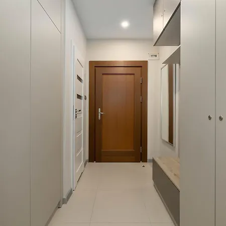 Jasne Z Parkingiem & Balkonem, Blisko Plazy By Renters Apartmán Mielno (Koszalin)