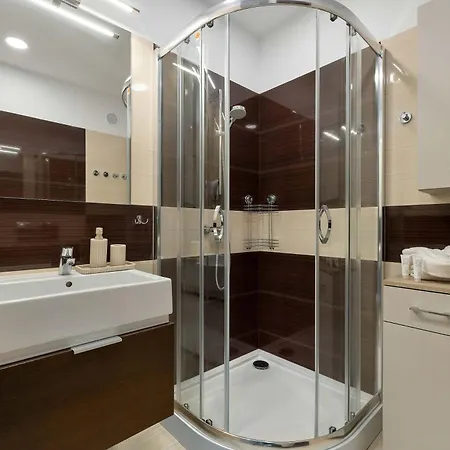 Apartmán Jasne Z Parkingiem & Balkonem, Blisko Plazy By Renters Mielno (Koszalin)